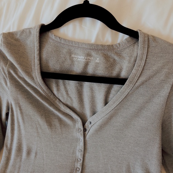 Abercrombie SOFT A&F Long Sleeve Bodysuit - Picture 2 of 5